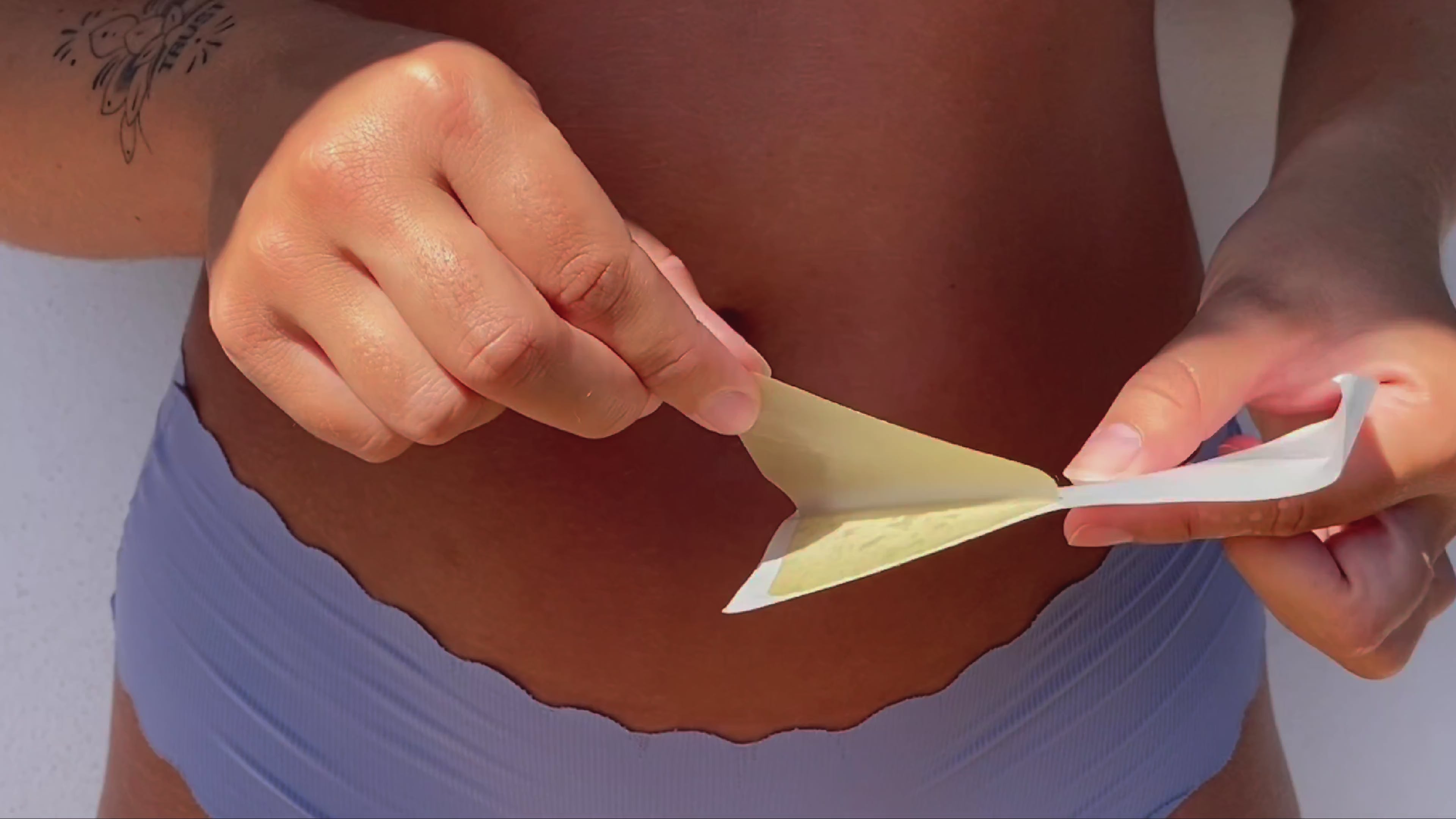 Cargar vídeo: Parche Dane CBD para el alivio natural del dolor menstrual