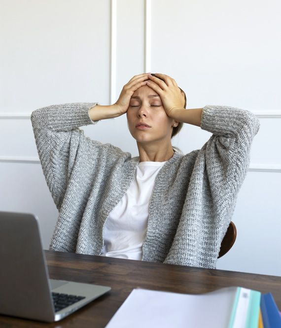 Pourquoi tu as encore plus mal au ventre pendant tes règles quand tu es stressée ?